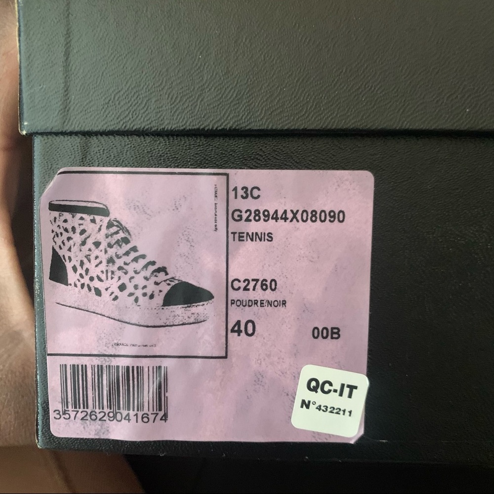 Chanel cut out Flower Sneakers - Picture 4 of 10